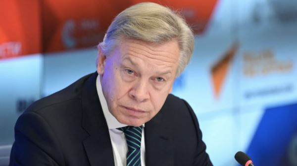 Пушков пошутил над Макроном после заявления Саркози о конфликте на Украине